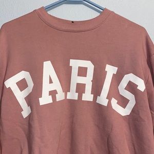 Super cute and comfortable pink crewneck sweatshirt with “Paris” written on it!